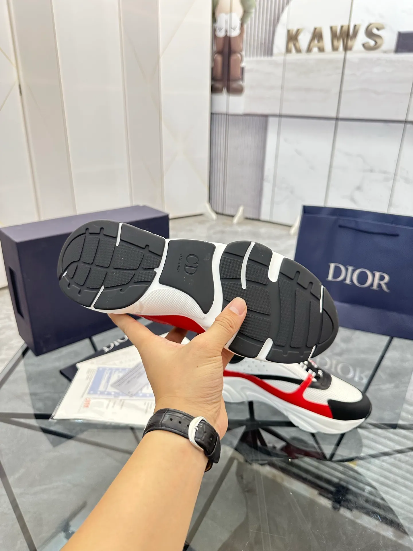 Men's shoes: 💰P460¥ Ready in Guangzhou, fully packaged Product trademark: Dior* "Dior*" low-top casual shoes Regular size: 38-46 (can be customized to 47) B22 Product materials: imported cowhide leather upper spliced ​​with original fabric, breathable lining, original outsole. Number: 920